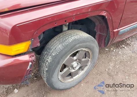 2008 Jeep Commander Sport z USA, uszkodzony, nr VIN 1J8HG48KX8C146064